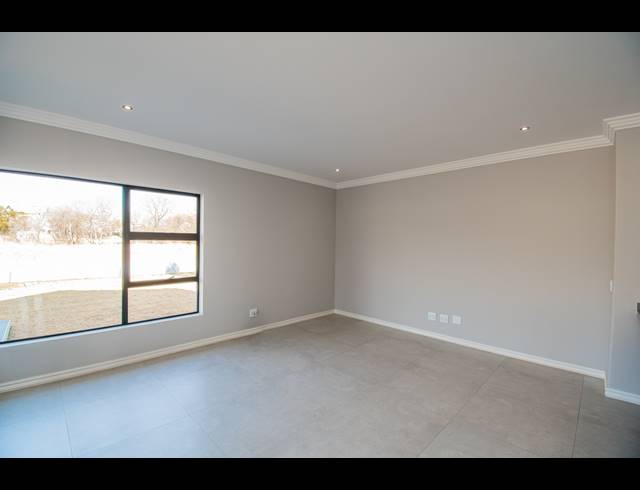 4 BEDROOM GATED ESTATE FOR SALE IN WATERLAKE FARM LIFESTYLE ESTATE